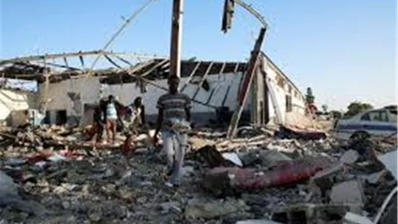 مقتل 40 شخصا واصابة 80 في هجوم على مركز للمهاجرين بطرابلس