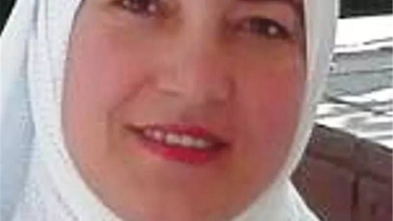 بين حلم وحقيقة