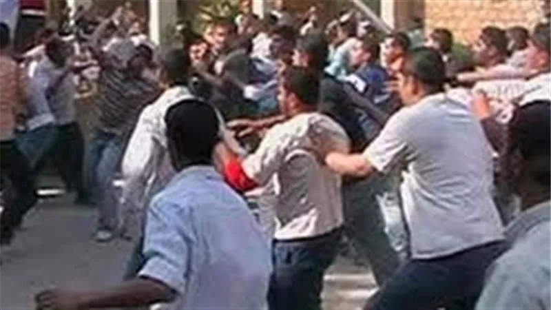 عامل يتعدي بالضرب علي صديقه أمام محكمة شبرا الخيمة