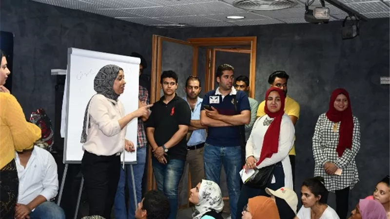 إقبال طلابى كبير على ورشة عمل التدريب الإذاعى ببنات عين شمس