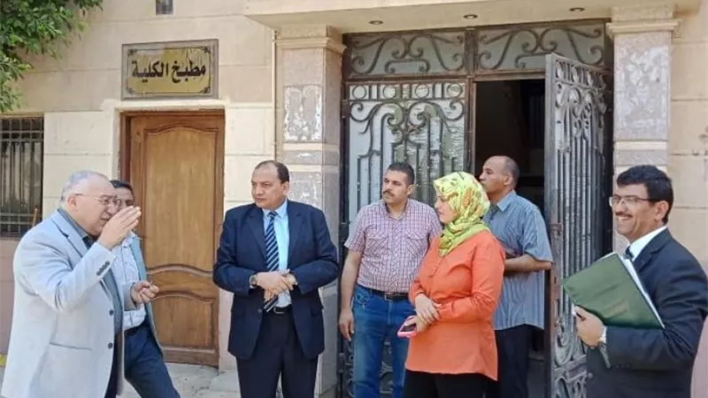 رئيس جامعة بني سويف يتفقد كلية السياحة والفنادق