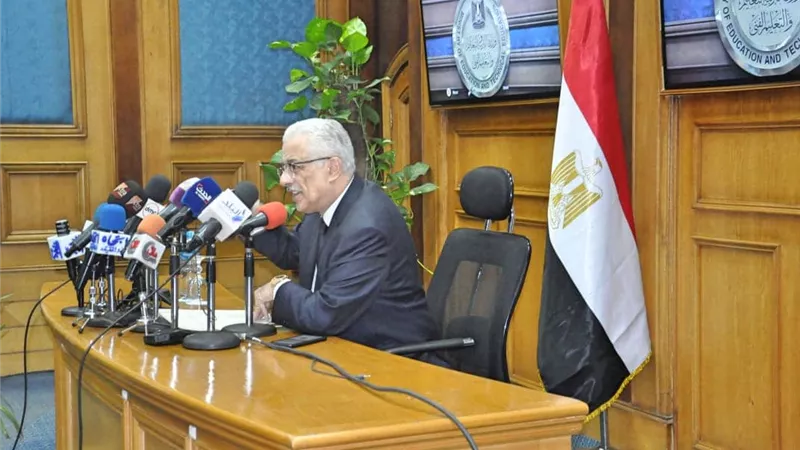 شوقي: الوزارة لن تتهاون في حالات التعدي على الملاحظين والمعلمين.. صور