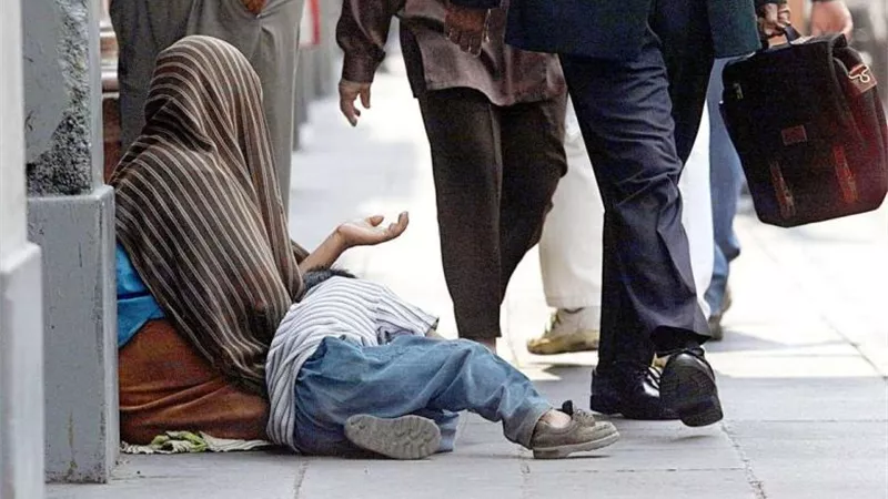 الإفتاء توضح حكم الشرع فى التسول وهل نعطي السائل أم لا؟