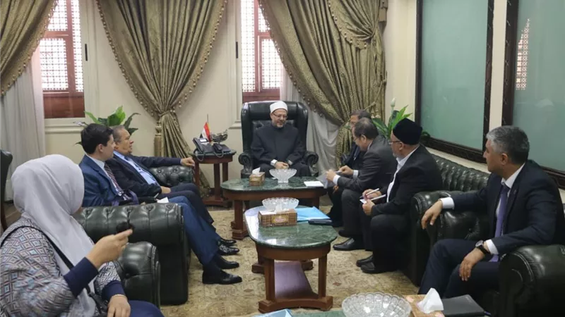 المفتي يستقبل وفدًا من أوزبكستان لبحث أوجه تعزيز التعاون الديني