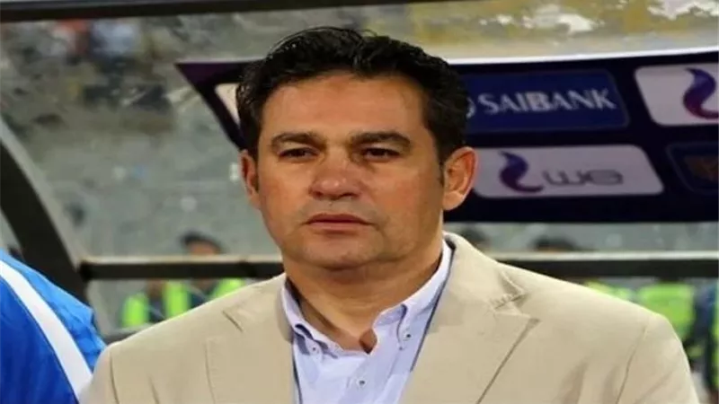 خالد جلال يصحح أخطاء لاعبي الزمالك خلال التقسيمة
