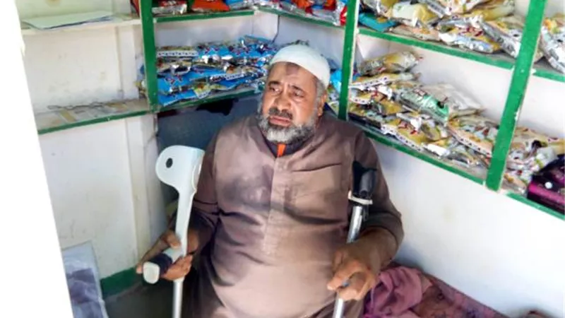 خيرى يعيش فى كشك صغير يطلب الرحمة ويتمنى الموت من شدة الألم بالوادى الجديد