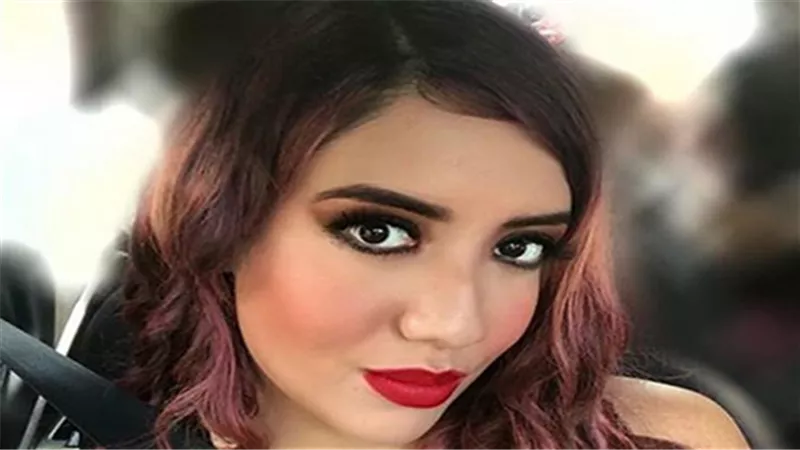 توقف حسابي عارضة الأزياء المكسيكية بطلة أزمة عمرو وردة