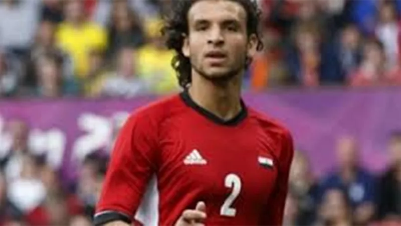 نجم دفاع المنتخب يحذر الجماهير من صفحات تنتحل شخصيته على الفيس