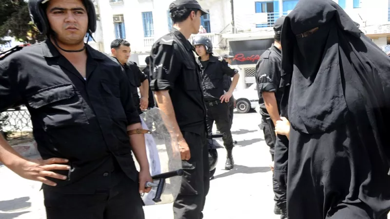 حظر النقاب فى تونس.. تعرف على السبب