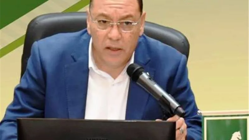 توزيع بيان بتعريفة الركوب الجديدة بمواقف مراكز وقرى الشرقية