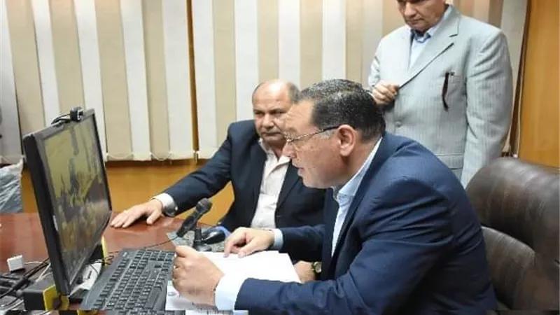 مدبولى يطمئن من غراب على تطبيق تعريفة الركوب الجديدة لسيارات الأجرة والنقل