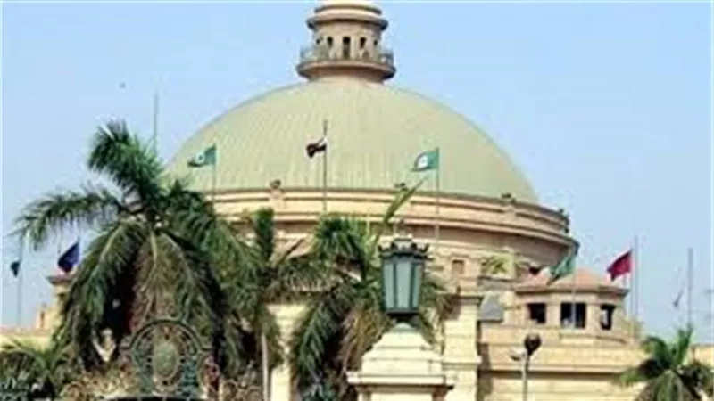 عزل أستاذ بكلية الإعلام جامعة القاهرة لتحرشة بالطالبات