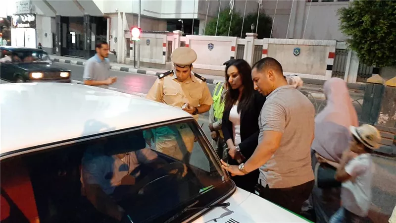 جولة لنائبة محافظ البحيرة لمتابعة تطبيق تعريفة الركوب الجديدة ... بالفيديو