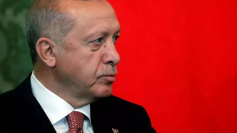 أردوغان يطيح محافظ البنك المركزي