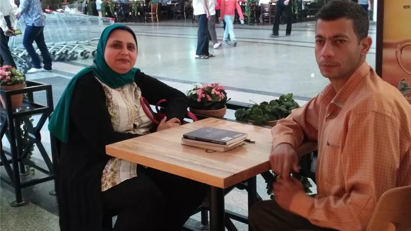 طلعت طه يحاور الغادة ونوال مصطفي في الاوبرا