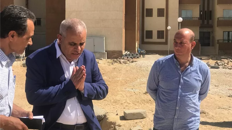 مساعد نائب رئيس هيئة المجتمعات العمرانية يتفقد مشروعات مدينة الفيوم الجديدة