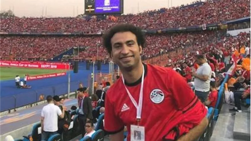 على ربيع يدعم المنتخب المصرى فى استاد القاهرة .. صور
