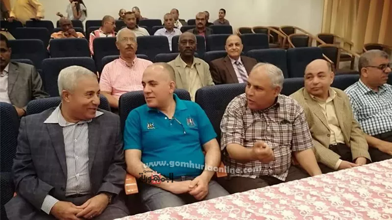 وزير الري ومحافظ اسوان يشاهدان مباراة مصر وجنوب أفريقيا من داخل متحف النيل بأسوان