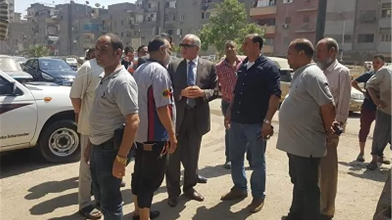 محافظ الجيزة يتابع أعمال إصلاح كسر بماسورة بشارع ترعة الزمر