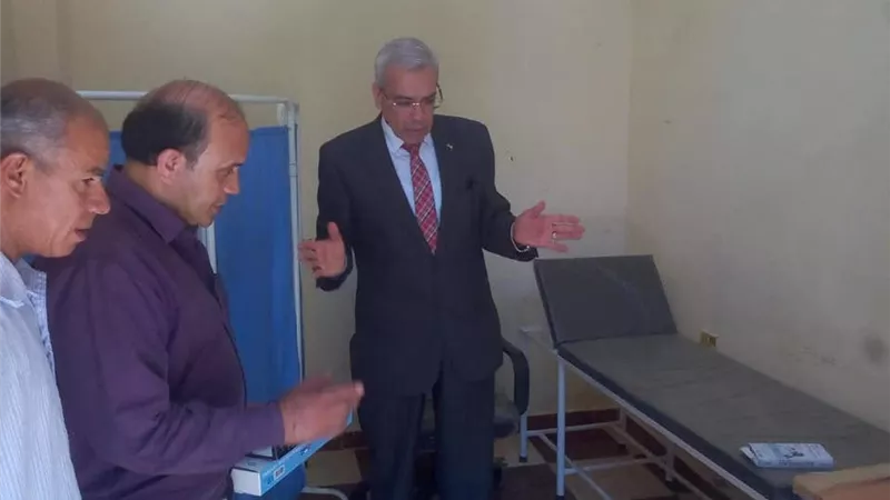 طه عجلان يتفقد أول عيادة طبية لخدمة العاملين والمعلمين بالقليوبية