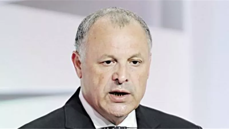 أبو ريدة يقيل الجهاز الفني للمنتخب.. ويتقدم باستقالته