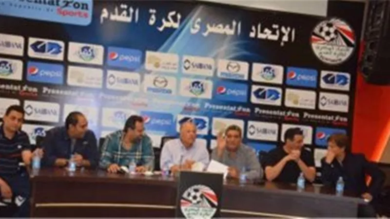 خبراء الكرة .. الاتحاد المسئول الاول عن الهزيمة .. والدولة وفرت كل الامكانيات لنجاح البطولة