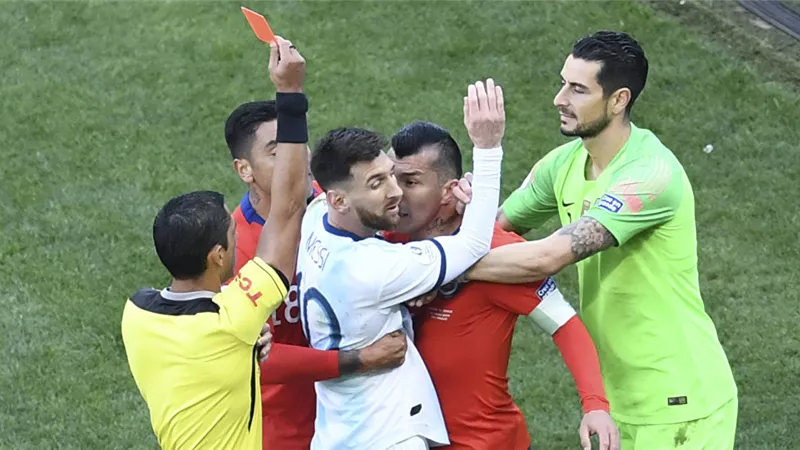 ميسي يودع كوبا أمريكا ببطاقة حمراء
