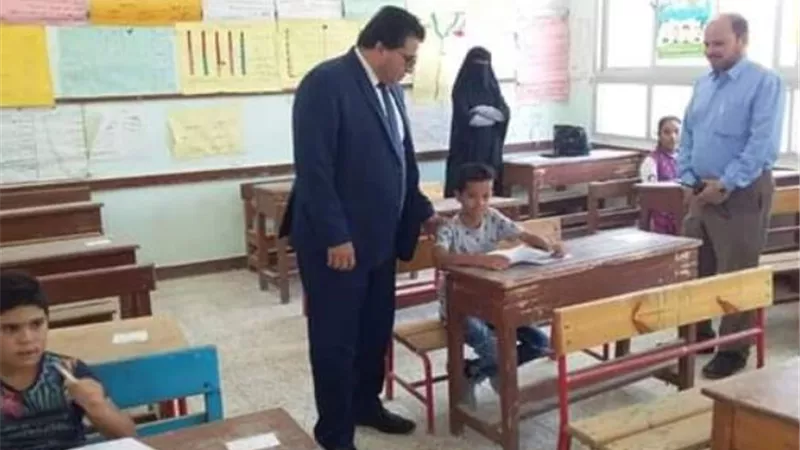 عقل : يتفقد امتحانات الدور الثاني بمدارس إدارة رأس سدر التعليمية