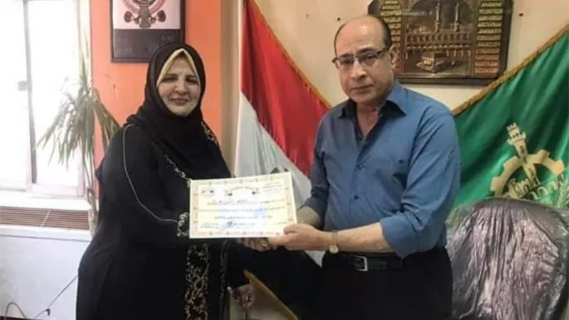 مدير تعليم بنها يكرم الإتصال السياسي لجهوده في خدمة المواطنين