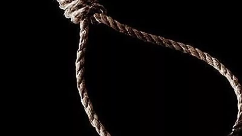 ينتحر شنقا حزنا على وفاة والدته