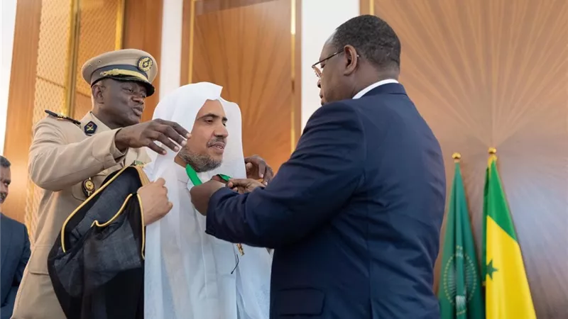 الرئيس السنغالي يقلد العيسى وسام الدولة الأكبر لجهوده فى نشر الاعتدال