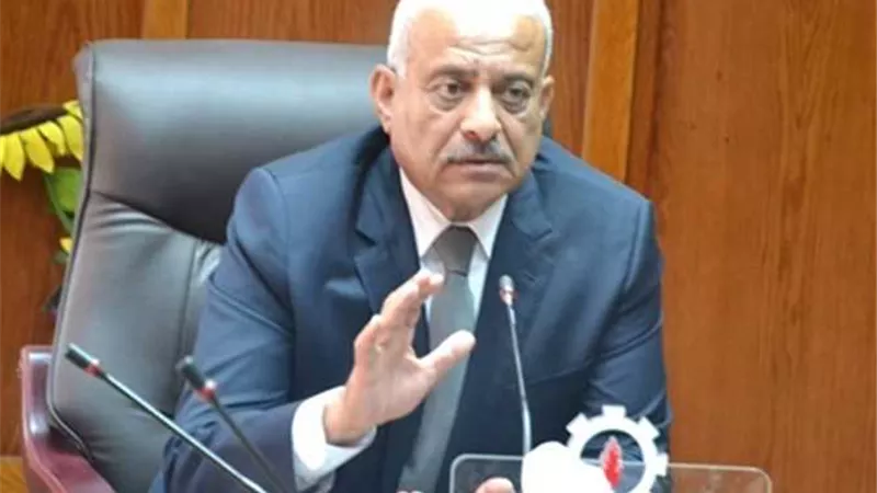 صقر يؤكد علي استكمال ميكنة جميع المديريات والأحياء بالسويس