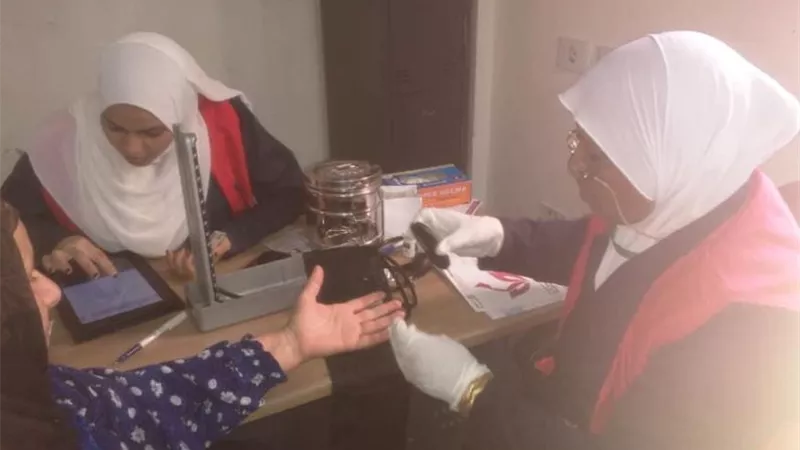 السيدات باسيوط يواصلن التوافد على الوحدات الصحية للكشف على سرطان الثدي