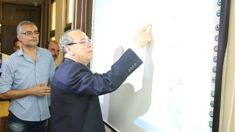 محافظ كفرالشيخ يتفقد معامل الحاسب الآلى بمركز التطوير التكنولوجى