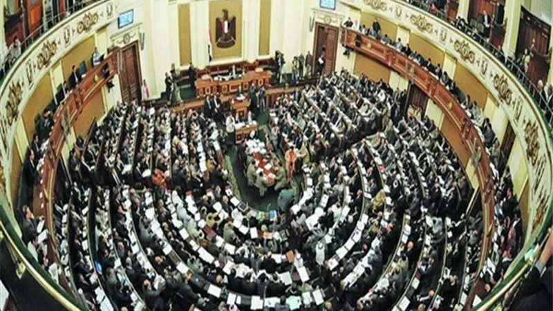 مشروع جديد لرفع سن المعاش لـ 65 عاماً