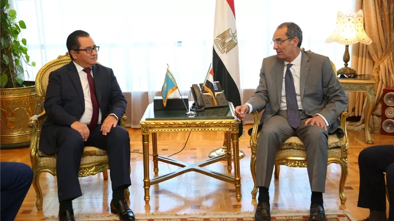 طلعت يدعو سفير كازاخستان لحضورمؤتمر الاتصالات الراديوية أكتوبر المقبل
