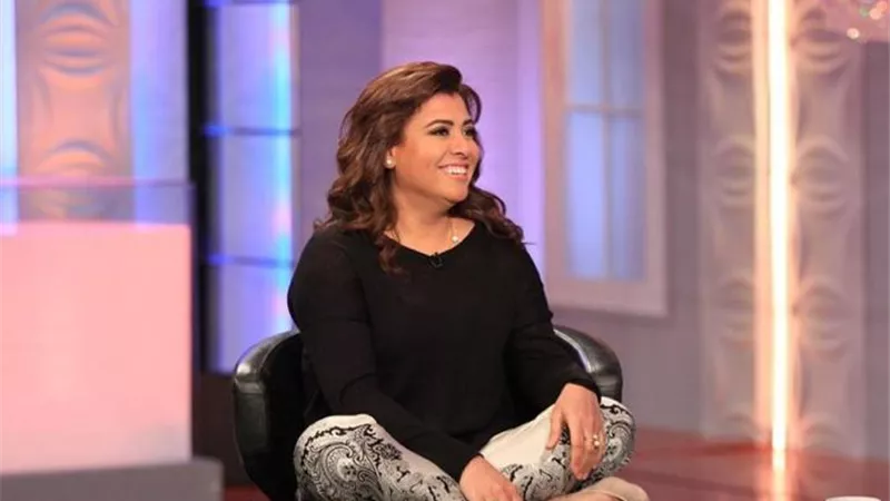 سرقة سيارة فنانة مشهورة ببدلة زفاف نجلها