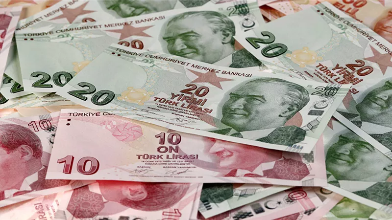 الليرة التركية تواصل الهبوط بعد إقالة أردوغان لمحافظ البنك المركزي