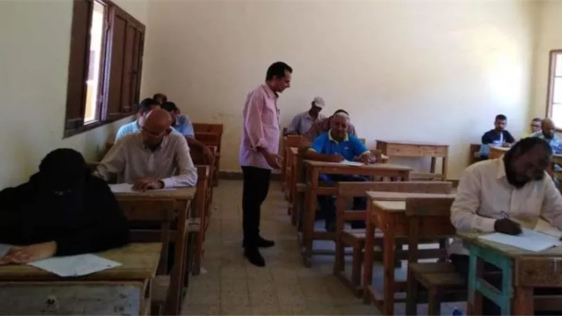 نائب رئيس جامعة جنوب الوادى يتفقد امتحانات التعليم المفتوح بالبحر الأحمر