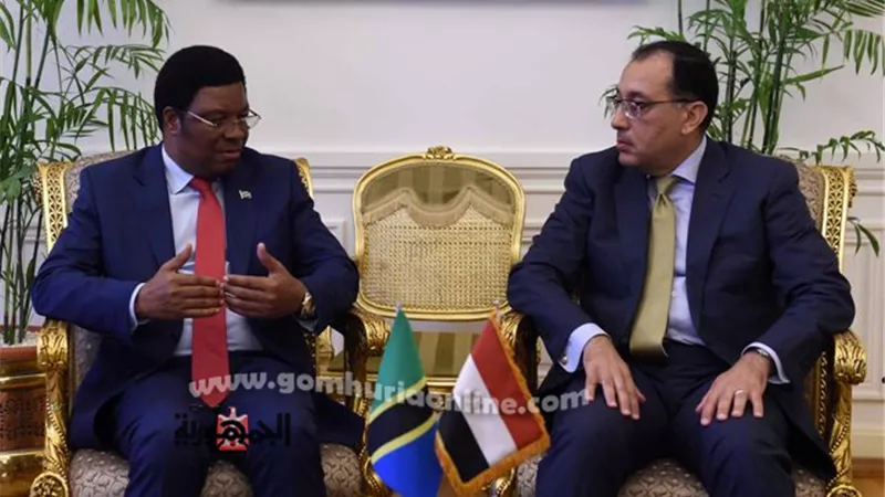 رئيس الوزراء يبحث مع نظيره التنزانى التعاون بين البلدين