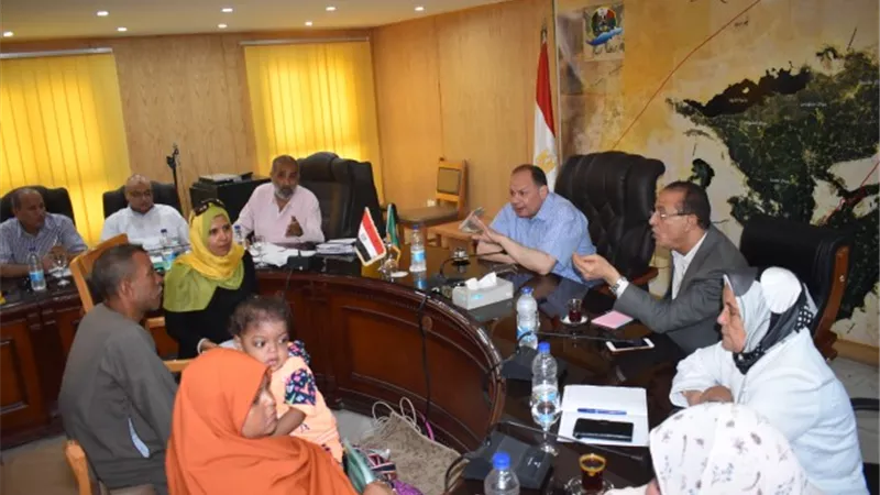 محافظ الفيوم يعقد اللقاء الاسبوعي لخدمة المواطنين