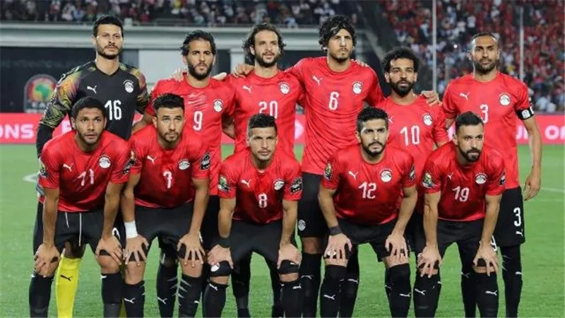 نجم المنتخب يوجه رسالة مؤثرة للجماهير المصرية