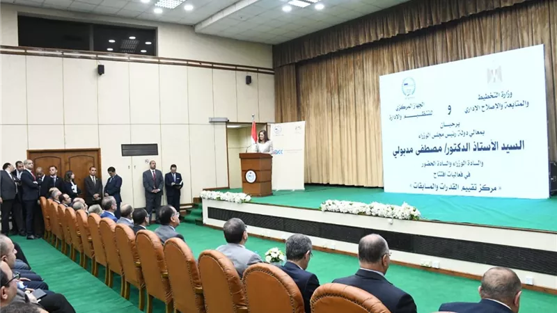 رئيس الوزراء: لا طريق لتولي الوظائف العامة سوى الجدارة والمهارة
