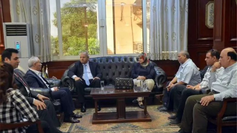 محافظ الأقصر يلتقى رئيس شركة مصر العليا لتوزيع الكهرباء لبحث الإحتياجات المستقبلية