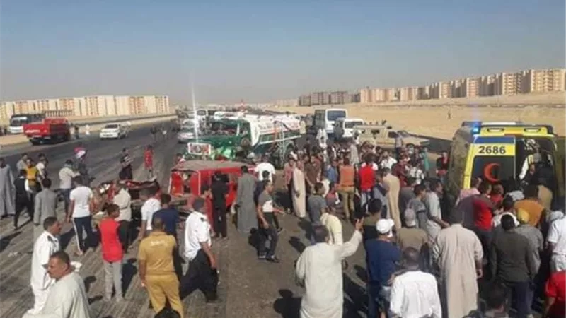 بالاسماء مصرع ٤ أشخاص وإصابة ١٧ آخرين في حادث تصادم بوصله دهشور
