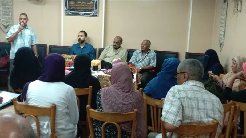 توقيع عقود مع 45 شاب وفتاة للترويج للحرف النوبية التراثية.. صور