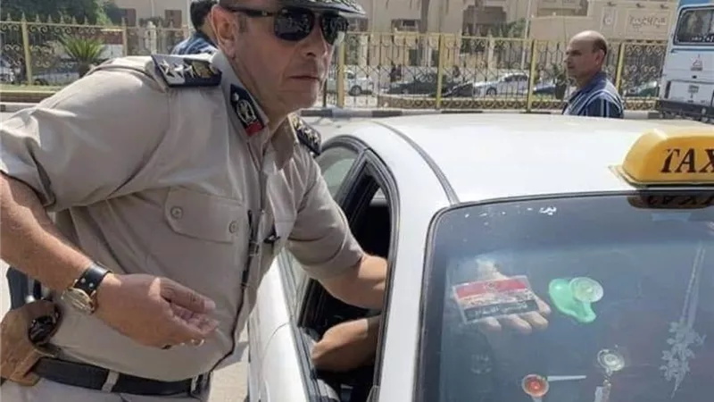 بنديرة تاكسى مدينة طنطا عشرة جنيهات٠٠والايقاف ٣شهور وسحب التراخيص عقوبة المخالفين