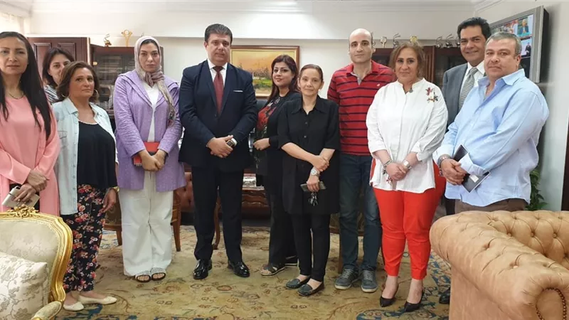 حسين زين يناقش خطة عمل مستقبلية مع قيادات قطاع الأخبار بالوطنية للإعلام