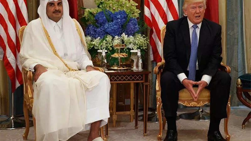 ترامب لـ أمير قطر: الحمد لله هذه كانت أموالكم وليس أموالنا .. فيديو