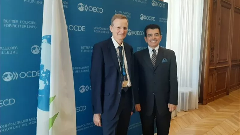 المالك يبحث في باريس مع المدير العام المساعد لمنظمة التعاون الاقتصادي والتنمية (OECD) سبل تعزيز علاقات التعاون في المجال